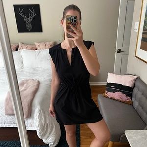 Sleevelss black mini dress